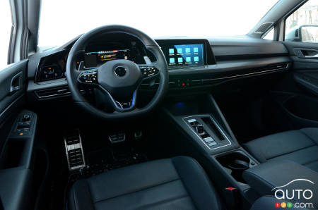 Volkswagen Golf R 2022, interior